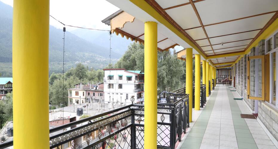 Him Parvat Hotel, Manali 5
